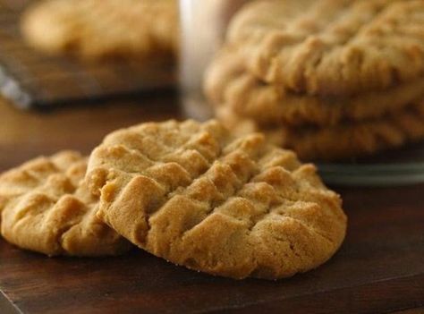 Peanut Butter Cookies-Best ever #justapinchrecipes Betty Crocker Peanut Butter Cookies, Homemade Peanut Butter Cookies, Best Peanut Butter Cookies, Classic Peanut Butter Cookies, Betty Crocker Recipes, Easy Butter, Best Peanut Butter, Butter Cookies Recipe, Peanut Butter Cookie Recipe