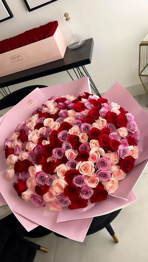 Pr Aesthetic, Fireplace Tv Wall Decor, Luxury Roses, Expensive Flowers, Room 2023, Luxury Flower Bouquets, Fireplace Tv Wall, Birthday Bouquet, Cute Couple Gifts