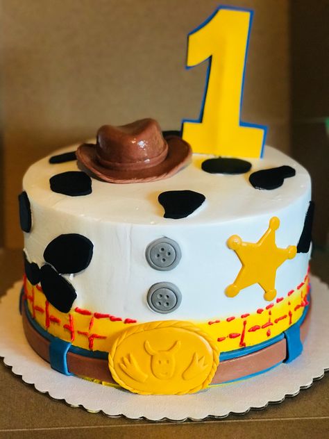 Toy Story Cake First Birthday, Pastel Toys Story, Toy Story 2 Birthday Cake, Woody Smash Cake, Toy Story Woody Cake, Toy Story Birthday Cake Simple, Simple Toy Story Cake Ideas, Woody Cake Toy Story, Toy Story 1st Birthday Cake