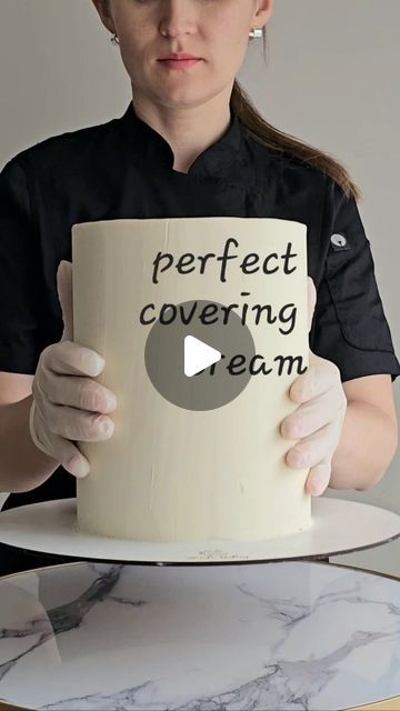 Mariia Stanko Custom Cakes London / Cake Decorating Classes on Instagram: "➡️ Use ingredients in a 2:1 ratio of chocolate to butter (or 60 to 30 - if we take 60 grams of white chocolare, we need 30 grams of butter, 120 grams chocolate, than 60 grams butter, 180 grams chocolate, than 90 grams butter👌)  ➡️ To do the same tricks with the cake as in the video) it should be chilled very well, about 8 hours   ➡️ To get a light white color, I add food colouring, since I use only natural ingredients and the butter is of course quite yellow  ➡️ This cream can be coloured with any food colouring, but since it consists mostly of chocolate, the best effect is given by oil food colourings" Cake Decorating Chocolate Frosting, Cake Finishing Ideas, Cakes With Chocolate Decorations, How To Make Butter Icing For Cake, How To Ganache A Cake, Cake Decorating Cream Recipe, Chocolate Ganache Cake Decoration, Chocolate Cake Filling Ideas, White Cake Decoration