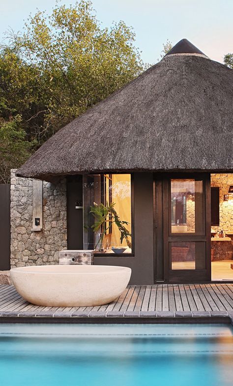 Safari House Design, Rondavel Houses South Africa, Thatched House South Africa, Lodges Design, Africa House, African Hut, Resort Design Plan, Round House Plans, Lodge Design