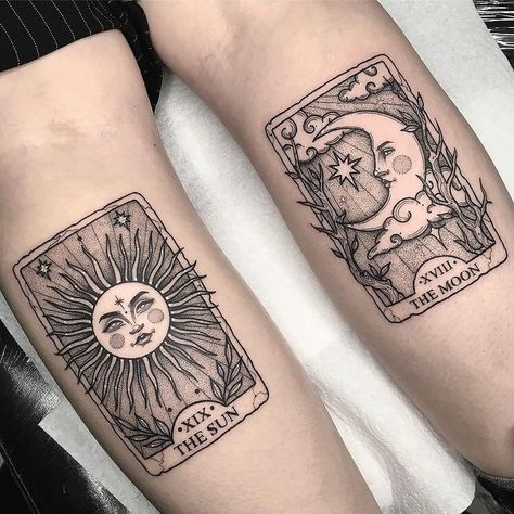 Design Tatuaje, Lotusblume Tattoo, Tato Paha, Mystical Tattoos, Tarot Card Tattoo, Tarot Tattoo, Sun And Moon Tattoo, Tattoo Schrift, Palm Tattoos