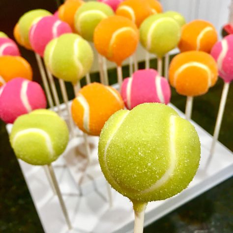 Tennis Ball Cake Pops Tennis Graduation Party Ideas, Tennis Food Ideas, Tennis Ball Cupcakes, Tennis Birthday Party Decorations, Tennis Cake Pops, Tennis Ball Cake Pops, Tennis Cake Ideas Birthdays, Tennis Party Ideas, Tennis Birthday Cake