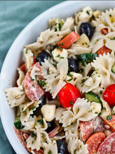 Easy Bow Tie Italian Pasta Salad Italian Bow Tie Pasta, Bow Tie Pasta Salad, Bow Tie Pasta, Easy Bow, Delicious Chicken Salad, Italian Pasta Salad, Roasted Artichoke, Spiral Pasta, Chicken Curry Salad