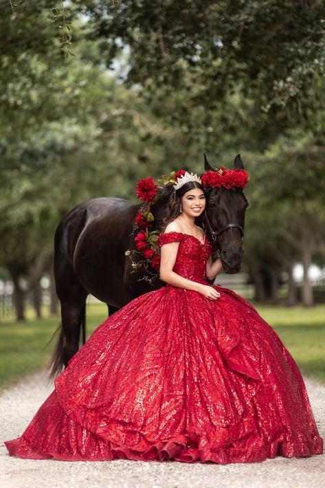 Quince Theme Ideas, Quince Picture Ideas, Quinceañera Photoshoot Ideas, Quince Photoshoot Ideas, Quince Photoshoot, Red Quinceanera Ideas, Horse Photoshoot Ideas, Quince Pictures, Sweet 16 Pictures