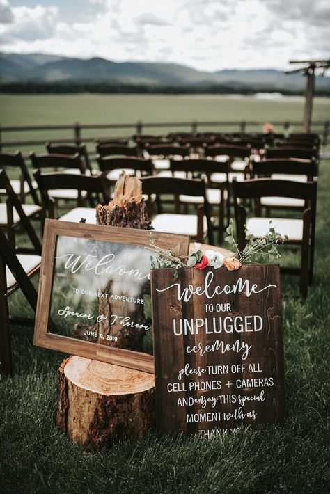 Country Small Wedding Ideas, Yellowstone Wedding Ideas, Fall Wedding Western Boho, Western Color Scheme Wedding, Fall Western Wedding Reception, Western Wedding Ceremony Decorations, Whimsical Western Wedding, Western Wedding Venues Outdoor, Western Wedding Send Off