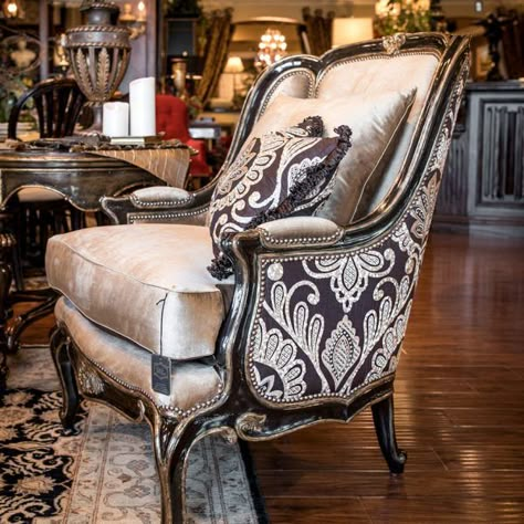 Marge Carson Furniture, French Accent Chairs, Poltrona Design, Marge Carson, Poltrona Vintage, Arm Chairs, Chair Upholstery, Refurbished Furniture, Beautiful Chair