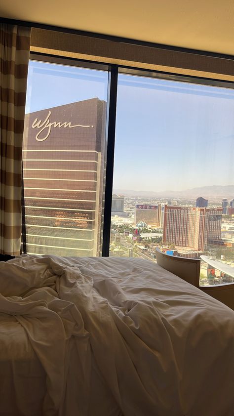 Las Vegas Hotel Rooms Luxury, Vegas Instagram Story, Vegas Pics, Las Vegas Aesthetic, Vegas Bachelorette Party, Vegas Travel, Las Vegas Vacation, Travel Picture Ideas, Vegas Bachelorette