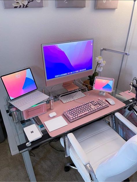 Computer Setup Office Workspace, Pink Home Offices, Kawaii Desktop, Computer Desk Setup, Room Organisation, Mouse Gamer, Cozy Home Office, Work Office Decor, Desktop Setup