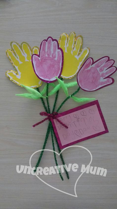 handprint flower bouquet Mother Day Crafts For Kids, Handprint Flower Bouquet, Painting Valentines Day, Painting Valentines, Handprint Flower, Craft Toddler, Mothers Day Crafts Preschool, Hand Print Flowers, Spring Toddler Crafts