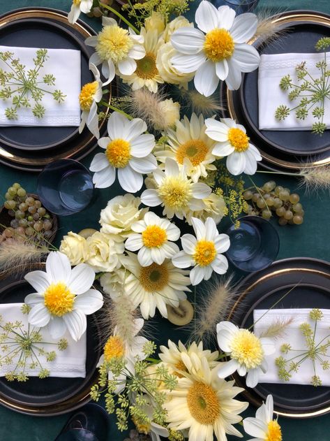 White Lite Sunflower, Long Tablescape, Elephant Table, Tabletop Design, Daisy Wedding, Flower Style, Floral Inspiration, Fox Design, Yellow Wedding