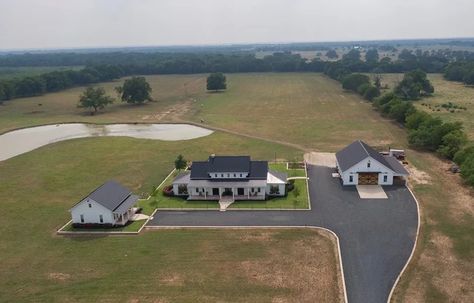 Big Property Homes, Country Estate Homes, Texas Homestead, Texas Country Homes, Farmhouse Estate, Brick Mansions, Multigenerational House Plans, Farm Dream, Architectural Buildings