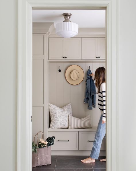 Monika Hibbs Home Store (@monikahibbshome) • Instagram photos and videos Modern Entryway Storage, Monika Hibbs, Front Door Entryway, Cozy Homes, Mudroom Entryway, Door Entryway, Modern Entryway, Entryway Storage, Lighting Home