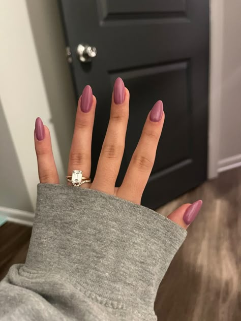 Engagement Nails, Mauve Nails, Nails Elegant, Solid Color Nails, Oval Nails, Nails Gel, Neutral Nails, Fire Nails, Pretty Acrylic Nails