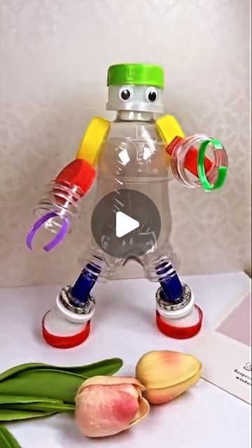 Paper Art Tutorial, Ecofriendly Crafts, Bottle Top Crafts, Robot Craft, Trash Into Treasure, Plastic Bottle Art, Fun Projects For Kids, Diy Robot, Kid Friendly Crafts