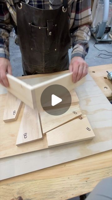 Diy Corner Clamp Jig, Corner Clamps Diy, Clamping Jigs, Instagram Corner, Kreg Jig Projects, Drill Jig, Custom Woodworking Projects, Corner Clamp, Wood Jig