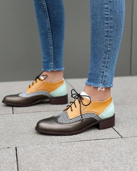 ✨Pre-order only, sizes 35 - 43✨ Brogue Shoes Women, Retro Chic Fashion, Ladies Loafers, Flat Oxford Shoes, Oxford Platform, Vintage Inspired Shoes, Oxford Platform Shoes, Monk Shoes, Oxford Brogues