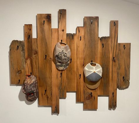 These are made using reclaimed barn wood. They hang on a French cleat. Shipping is available for these but it you wanted a larger size I will make them for local pick up only. Message me for more details on larger options. Hat Holders Ideas, Deer Antler Hat Rack, Hat Racks Diy, Diy Wood Key Holder, Easy Wood Working Project, Wall Hat Display Ideas, Pallet Hat Rack, Hat Holder Ideas, Cowboy Hat Storage Ideas