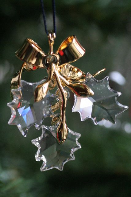 Swarovski Christmas Ornaments, Swarovski Christmas, Swarovski Crystal Figurines, Airbrush Art, Crystal Figurines, Noel Christmas, Elegant Christmas, Xmas Ornaments, Christmas Joy