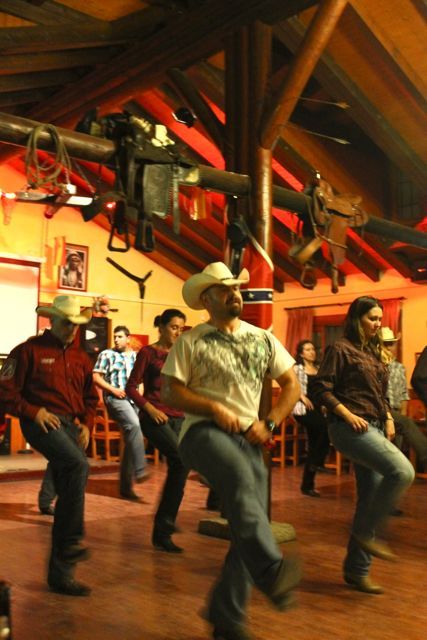 Line dancing Southern Cowboy, Living In Madrid, Wooden Roof, Country Bar, Country Line Dancing, Country Line, All About Dance, Cowboy Aesthetic, Barn Dance