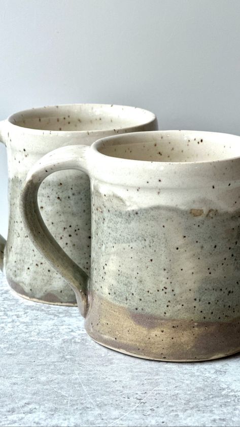 Handmade mug with green/white glaze on speckled stoneware clay.  Holds 10 oz of your favorite beverage. Measures 4.5  inches high by 3.5  inches wide. Price is per mug. All my pottery is wheel thrown or a combination of wheel and slab. If you are ordering sets please be aware there is always some slight variation among pieces as this is the nature of handmade. Microwave, dishwasher, oven and of course food safe.  PLEASE BE SURE TO CHECK DIMENSIONS AND CAPACITIES. Shipping is included in my prici Different Types Of Mug Handles, Handthrown Mug, Pottery Ideas Mugs, Glaze Pottery Ideas, Earthy Mugs, Glaze Combinations For Pottery, Pottery Ideas Wheel Thrown, Ceramic Glaze Ideas, Pottery Glaze Ideas