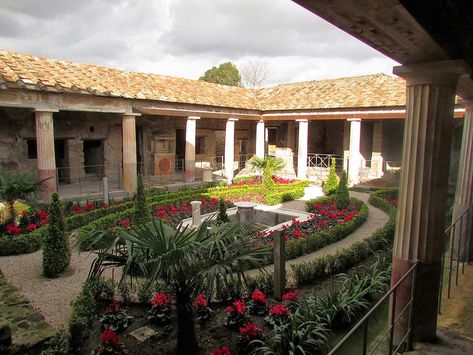 Roman Courtyard, Courtyard Houses, Architecture Courtyard, Roman Garden, Roman House, Pompeii Ruins, Inner Sanctum, Roman Villa, Rome Antique