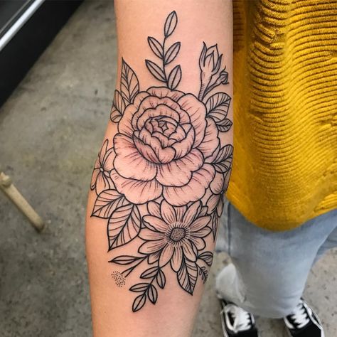 1,446 Likes, 10 Comments - Nat G (@ngxtattoo) on Instagram: “Thank you Alice 🌹 Done at @the_darling_parlour Sydney” Sleeves Ideas, Tattoos And Piercings, Hand Tattoos, Flower Tattoo, Tatting, Henna, Tattoo Ideas, Piercings, Sydney