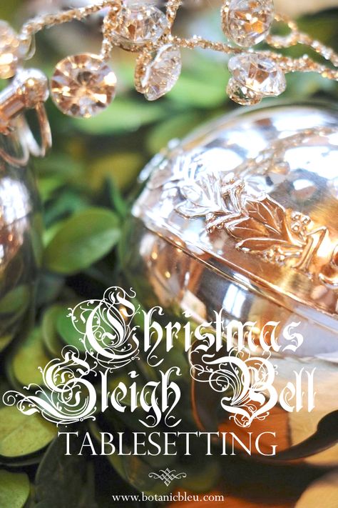 Christmas Sleigh Bell Tablesetting Silver Bells Christmas Decorating Ideas, Country Style Garden, Tree Place Card Holder, Silver Bells Christmas, Christmas Party Crafts, French Country Christmas, Festive Centerpieces, Bells Christmas, Party Crafts