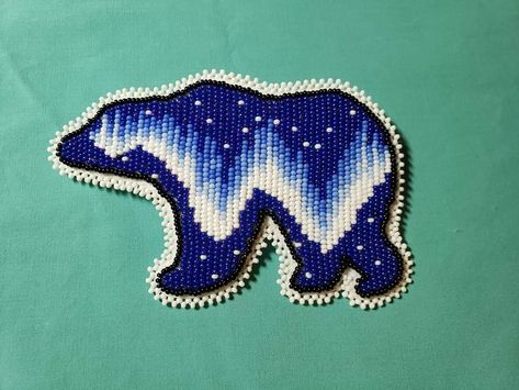 Animal Beading Patterns, Beaded Bear Medallion, Indigenous Beaded Jewelry, Pow Wow Beadwork, Powwow Beadwork Pattern, Beaded Bear Pattern, Beading Ideas Native, Native Beading Patterns Design, Indigenous Beading Patterns