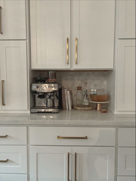 Breville Coffee Station, Breville Espresso Machine Station, Espresso Machine Aesthetic, Espresso Machine Station, Coffee Corner Kitchen, Espresso Machine Kitchen, Apt Kitchen, Boho Farmhouse Kitchen, Bunny Mellon