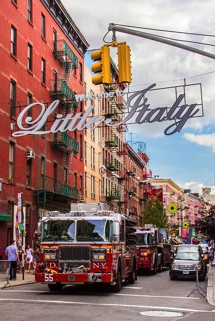 Little Italy Nyc, Manhattan Times Square, New York Landmarks, New York Attractions, New York City Aesthetic, New York Canvas, Italy Aesthetic, Lower Manhattan, Nyc Trip