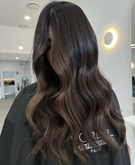 Dark Brown Hair Balayage, Iphone Image, Black Hair Balayage, Dark Brunette Hair, Brown Hair Looks, Brown Hair Inspo, Brunette Hair With Highlights, Balayage Hair Dark, Vlasové Trendy