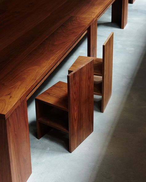 Donald Judd Furniture on Instagram: “Side Shelf Chair 84 in Black walnut Designed in 1982 30 × 15 × 15 in 76.2 × 38.1 × 38.1 cm Photographed with La Mansana Table in Black…” Donald Judd Chair, Donald Judd Interior, Donald Judd Table, Donald Judd Furniture, Judd Furniture, Concept Furniture, Instagram 101, Side Shelf, Donald Judd