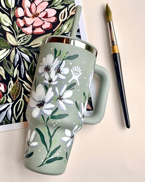 Staying hydrated never looked so good! This is my second hand painted tumbler - a hydro flask this time. I really love the flexible straw on these! Still testing out the sealants to protect the floral designs, but so far so good! These are such a fun change of scenery for summer painting! #westoakwatercolor #arkansasartist #tumblers #hydroflask #bentonville #acrylicpainting #sagegreen #artistsoninstagram #flowerart #creative #stayhydrated Tumbler Painting Ideas, Painted Tumbler Ideas, Hand Painted Tumblers, Painted Hydroflask, Painting Cups, Painted Tumblers, Markers Drawing Ideas, Markers Drawing, So Far So Good