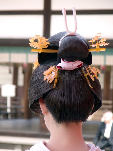 Geisha Hairstyles, Japanese Makeup, Makeup Guru, Beauty Basics, Diy Headband, Hair Reference, Insta Makeup, Makeup Lover, Stock Photography