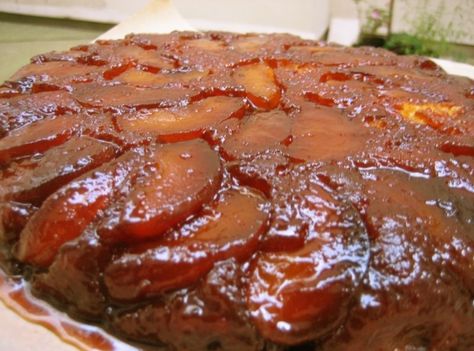 Fresh Apple Upside Down Cake #justapinch #recipe Apple Upside Down Cake, Upside Down Apple Cake, Skillet Cake, Pineapple Upside Down Cake, Apple Desserts, Upside Down Cake, Fresh Apples, Apple Cake, Caramel Apple