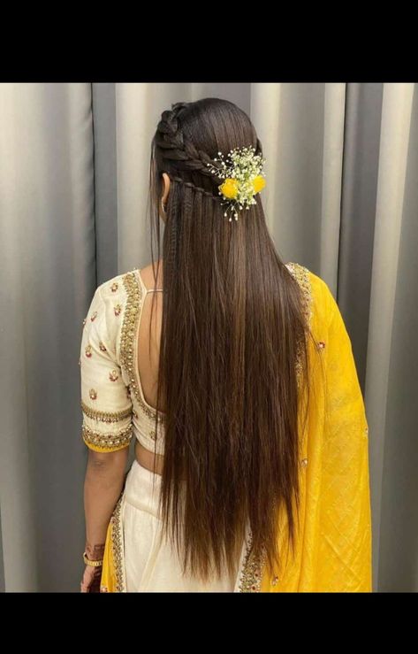 Hairstyle In Straight Hair For Wedding, Haldi Look Hairstyle, Open Hair Hairstyles Wedding Indian, Trendy Wedding Hairstyles Indian, Hairstyles For Engagement Party, Karwachauth Hairstyle, Crimping Hairstyles Indian Wedding, Marriage Hairstyle Indian, Open Hair Hairstyles On Saree