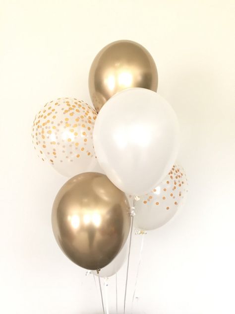 Gold And White Bridal Shower Decorations, White And Gold Balloons Decoration, White And Gold Birthday Decorations, 20s Moodboard, White And Gold Balloons, Gold Balloons Decorations, Balloons White, Photoshoot Party, Gold Confetti Balloons