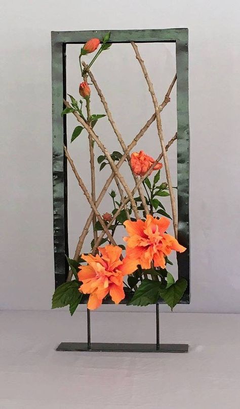 Transparency Design, Frame Arrangement, Arreglos Ikebana, Floral Art Arrangements, Ikebana Flower, Corporate Flowers, Flower Arrangement Designs, Floral Art Design, Ikebana Flower Arrangement