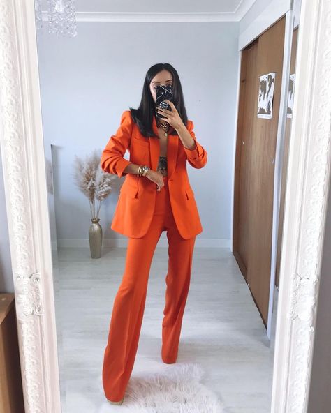 Orange Professional Outfits, Orange Pants Suit Women, Blazer Naranja Outfit Mujer, Orange Pants Outfit Work, Prom Suit Women, Orange Pants Outfit, Interview Suits, Bridesmaid Outfits, Grad Outfits