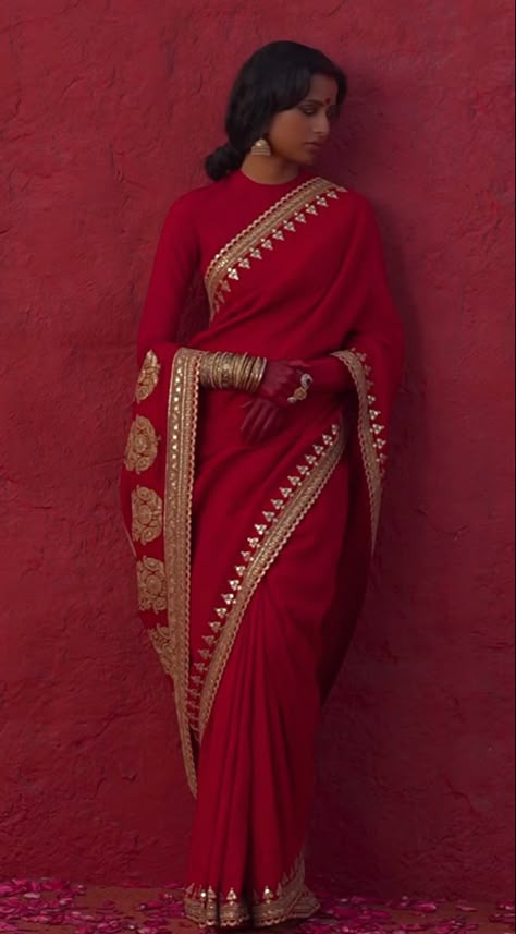 Red Saree Wedding, Fashion Lehenga, Sabyasachi Bridal, Sabyasachi Sarees, Sabyasachi Bride, Wedding Lehenga Designs, Fashionable Saree Blouse Designs, Fancy Sarees Party Wear, Indian Saree Blouse