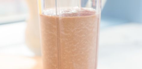 Chocolate-Hazelnut Smoothie from Food Network Hazelnut Smoothie, Amazing Smoothie Recipes, Pumpkin French Toast Casserole, Healthy Smoothie Recipe, Healthy Breakfast Sandwich, The Kitchen Food Network, Breakfast Shakes, Best Smoothie Recipes, Chocolate Hazelnut Spread