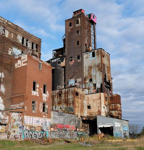 Eerie Places, Industrial Landscape, Nyc Rooftop, Industrial Building, Building Drawing, Hotel Trivago, Atlas Obscura, Architecture Board, Industrial Architecture