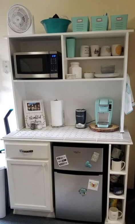 11 Must-Have Dorm Kitchen Essentials for College Students #dormroom #collegedorm Dorm Kitchen Essentials, Small Coffee Bar, Dorm Room Kitchen, Dream Dorm Room, Dorm Kitchen, Dorm Room Diy, Student Room, College Dorm Room Decor, Dorm Room Designs