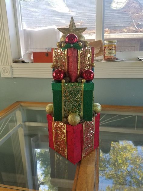 Gift Box Centerpiece Ideas Christmas, Present Decoration Christmas, Stacking Christmas Boxes, Christmas Gift Towers For Kids, Present Centerpieces Christmas, Diy Fake Christmas Presents, Present Stack Decoration, Stacked Presents Decoration, Christmas Gift Tower Ideas