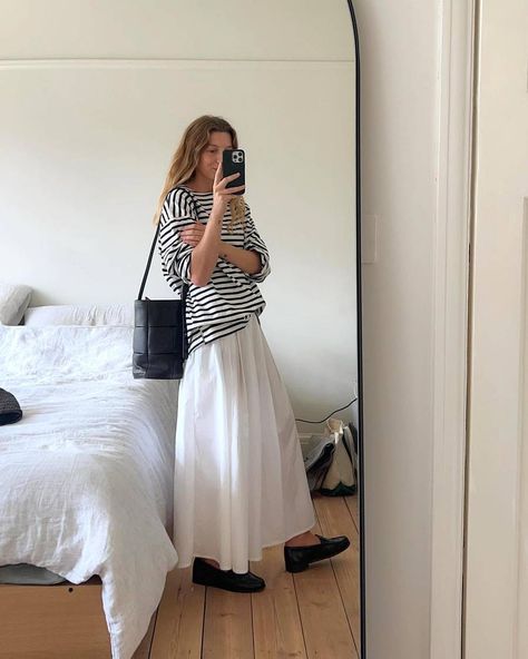 White Maxi Skirt Outfit, White Eyelet Skirt, White Skirt Outfits, Skirt Outfit Summer, White Long Skirt, White Pleated Skirt, White Midi Skirt, Midi Skirt Outfit, White Maxi Skirts