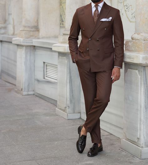 Brown Suit Double Breasted, Tan Double Breasted Suit Men, Double Breasted Suit Men Brown, Italian Suits For Men Classy, Best Suits For Men Classy, Italian Suits For Men, Brown Suit Men, Brown Double Breasted Suit, Wedding Dresscode