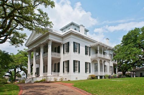 Located in downtown Natchez, Mississippi, the 1859 Stanton Hall takes up a full city block. The estate was occupied by Union troops during the Civil War, but its remarkable details, including the signature Corinthian columns and cast-iron balconies, are still intact. House Plans Craftsman, Old Southern Plantations, Antebellum Home, Southern Mansions, Southern Plantations, Craftsman Farmhouse, Antebellum Homes, Southern Design, Farmhouse Style House Plans