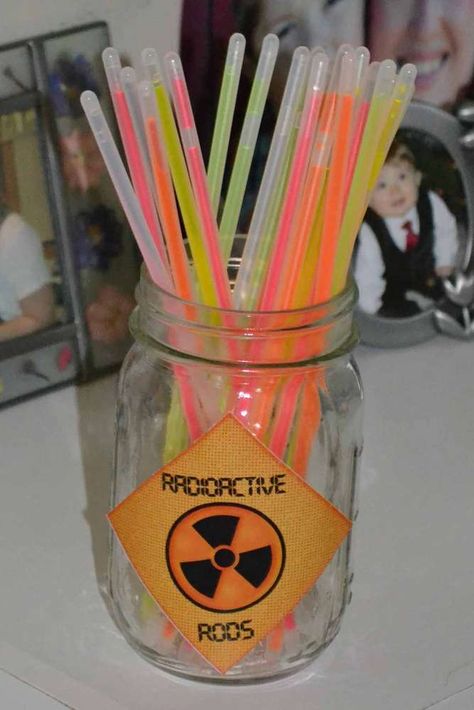 Chemistry Party Decorations, Costume Party Ideas Decoration, Mad Scientist Theme Party, Diy Window Halloween Decor, Halloween Party For Kids Decorations, Decorating For Halloween Outside, Spooky Theme Party, Scientist Themed Birthday Party, Mad Science Halloween Party