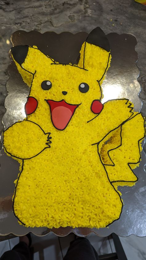 Pikachu Pull Apart Cupcakes, Pikachu Sheet Cake, Pikachu Cupcake Cake, Pikachu Birthday, Pikachu Cake, Pull Apart Cake, Cake Pulls, Pokemon Cake, Pull Apart Cupcakes